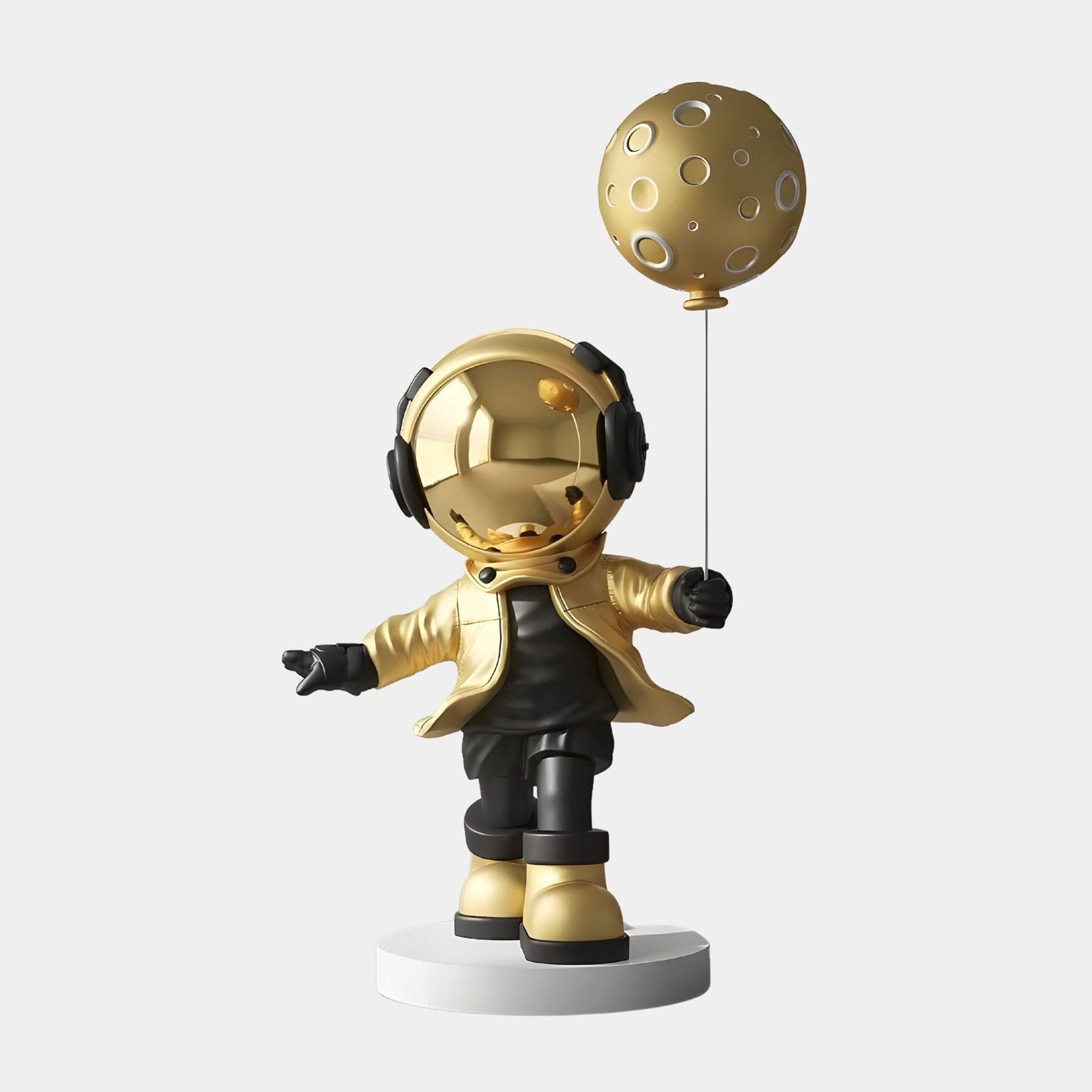 Medium Celestial Gold Astronaut Moon Balloon Sculpture - 96cm - Atelier Home™
